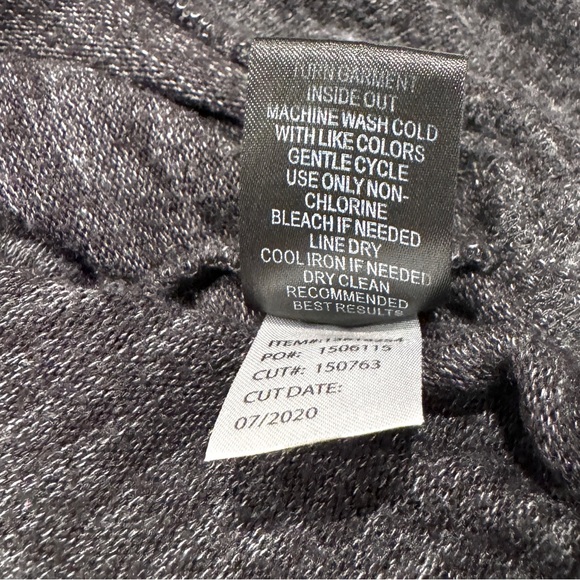 Torrid Super Soft Plush Relaxed Fit V Neck Sweater NWOT - Picture 10 of 12